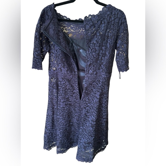 Teri Jon by Rickie freeman Elegant Lace Dress in Navy Blue size 10 - Picture 6 of 7